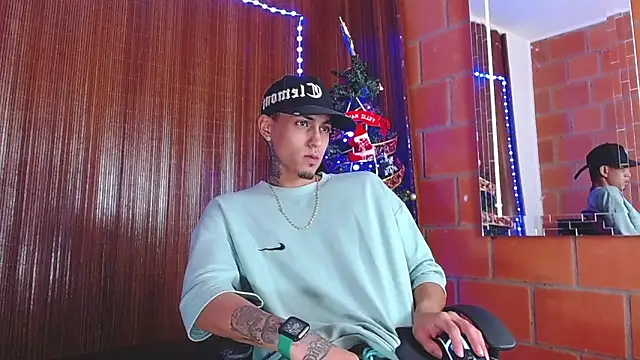 Liam lee online show from 12-19-25, 04:14