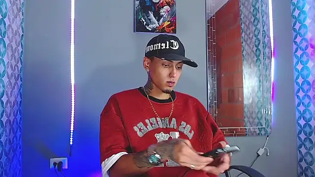 Liam lee online show from 04-12-26, 12:04