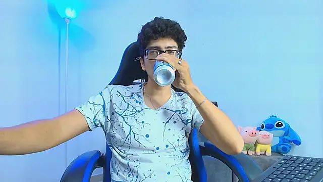 TylerWhite  online show from 09-18-25, 03:52