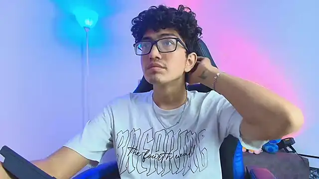 TylerWhite  online show from 02-05-26, 01:16