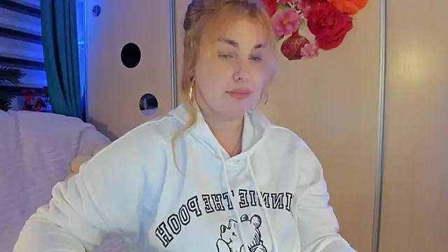 CoraSwon online show from 10-29-25, 11:39