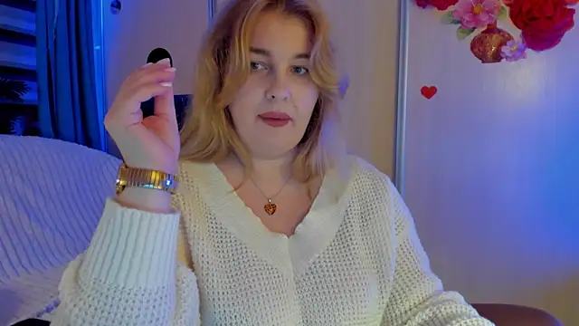 CoraSwon online show from 11-21-25, 06:06