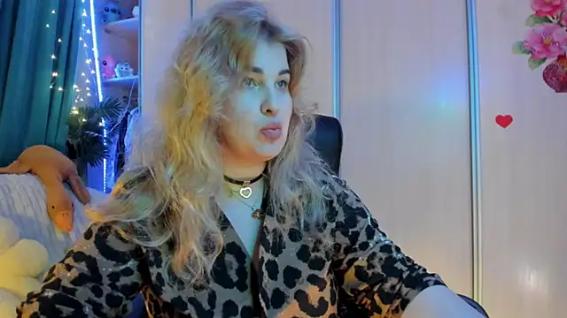 CoraSwon online show from 02-25-26, 06:06