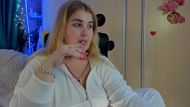 CoraSwon online show from 03-16-26, 06:12