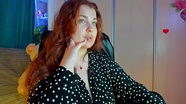 CoraSwon online show from 04-26-26, 08:56