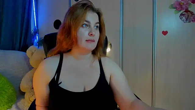 CoraSwon online show from 06-08-26, 05:02