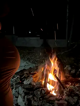 Snapshot of KLoveeee chatting on 11-24-25, 01:27 KLoveeee online show from 11-24-25, 01:27