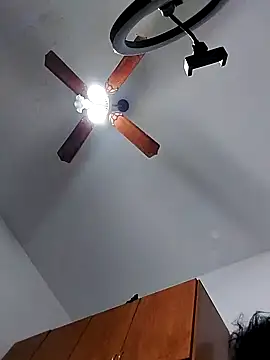 Snapshot of littlebrunett chatting on 02-10-25, 12:18 littlebrunett online show from 02-10-25, 12:18