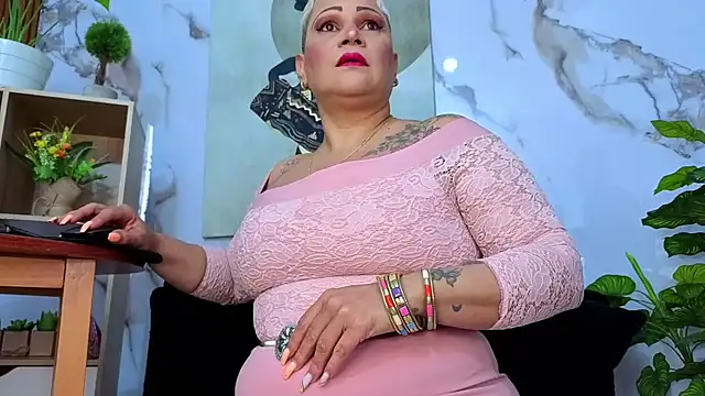 GianellaCox  online show from 11-05-25, 01:11