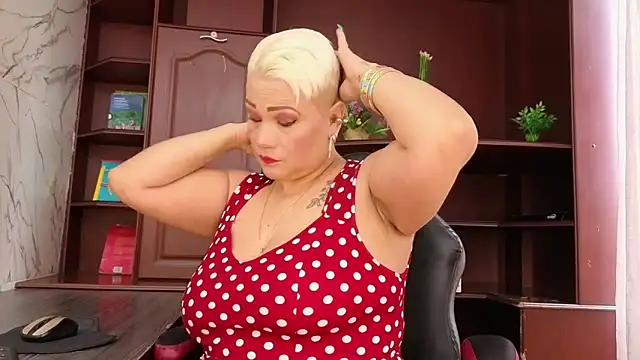 GianellaCox  online show from 12-04-25, 02:59