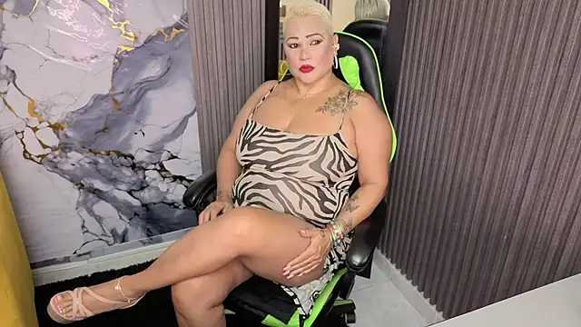 Snapshot of GianellaCox_ chatting on 05-20-26, 12:00 GianellaCox online show from 05-20-26, 12:00