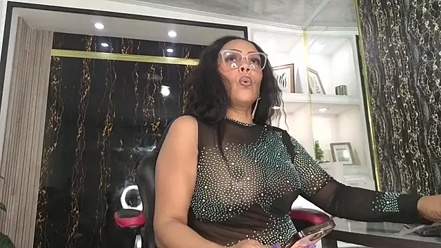 Snapshot of AmberNix chatting on 11-28-25, 01:58 AmberNix online show from 11-28-25, 01:58