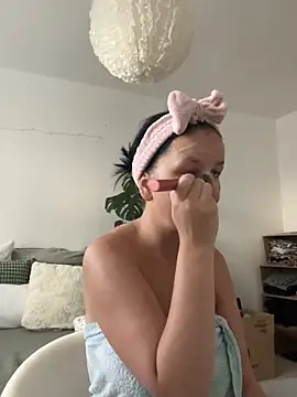 Snapshot of Off__Melonenmandy chatting on 11-20-25, 07:30 Off Melonenmandy online show from 11-20-25, 07:30