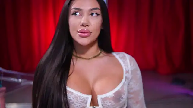 Snapshot of NatyDesiree chatting on 01-06-25, 01:31 NatyDesiree online show from 01-06-25, 01:31