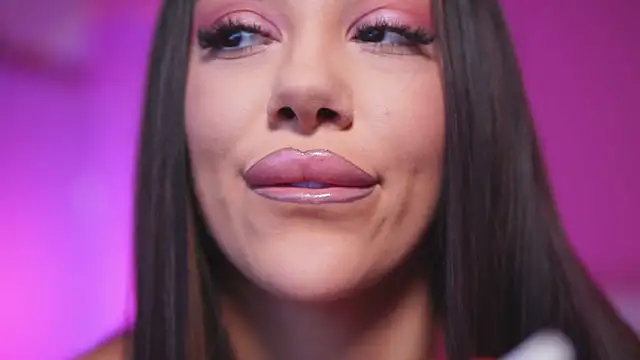 Snapshot of NatyDesiree chatting on 02-18-25, 11:22 NatyDesiree online show from 02-18-25, 11:22