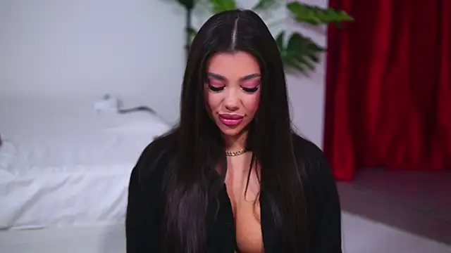 Snapshot of NatyDesiree chatting on 10-05-25, 09:18 NatyDesiree online show from 10-05-25, 09:18