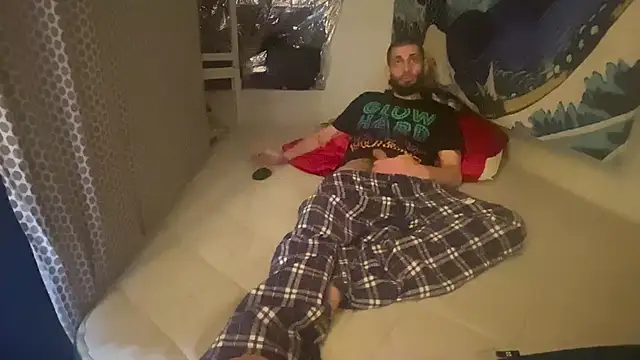 pantslesstraveler plt online show from 01-15-26, 10:57