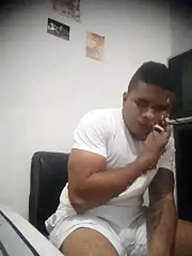 SaucyAffair0 online show from 04-23-26, 09:06