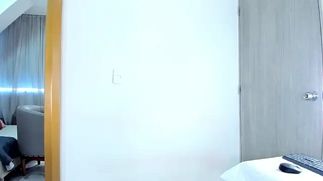 Snapshot of SofiaRios04 chatting on 11-07-25, 12:38 SofiaRios04 online show from 11-07-25, 12:38