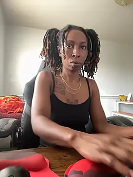 Snapshot of LeyaHoneybuns chatting on 09-16-25, 04:41 LeyaHoneybuns online show from 09-16-25, 04:41