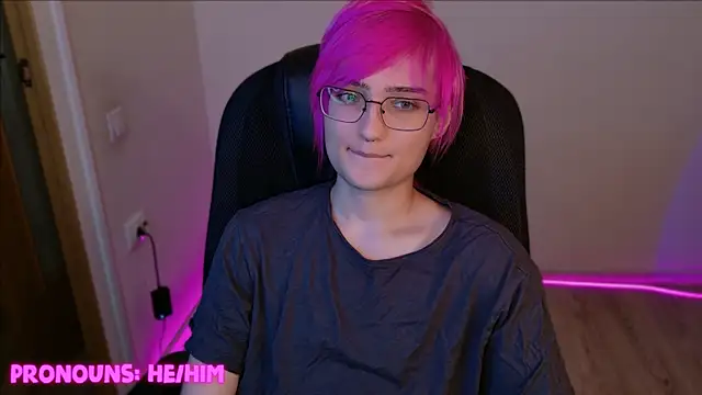 Snapshot of CuteYukiKun chatting on 01-02-25, 02:43 CuteYukiKun online show from 01-02-25, 02:43