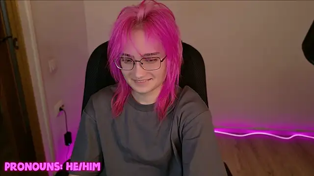 Snapshot of CuteYukiKun chatting on 01-05-25, 04:47 CuteYukiKun online show from 01-05-25, 04:47