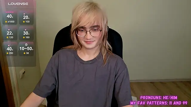 Snapshot of CuteYukiKun chatting on 10-04-25, 09:13 CuteYukiKun online show from 10-04-25, 09:13