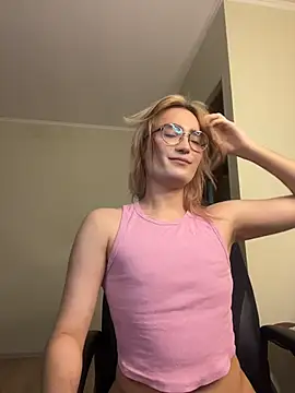 Snapshot of CuteYukiKun chatting on 10-13-25, 05:35 CuteYukiKun online show from 10-13-25, 05:35