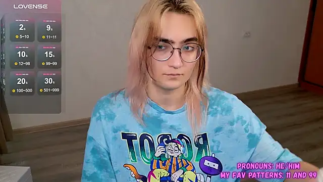 Snapshot of CuteYukiKun chatting on 10-28-25, 10:30 CuteYukiKun online show from 10-28-25, 10:30