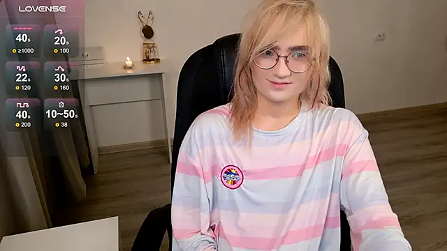 Snapshot of CuteYukiKun chatting on 12-01-25, 02:00 CuteYukiKun online show from 12-01-25, 02:00