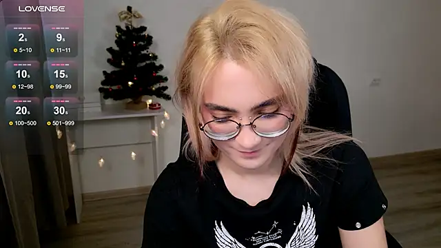 Snapshot of CuteYukiKun chatting on 12-16-25, 07:02 CuteYukiKun online show from 12-16-25, 07:02