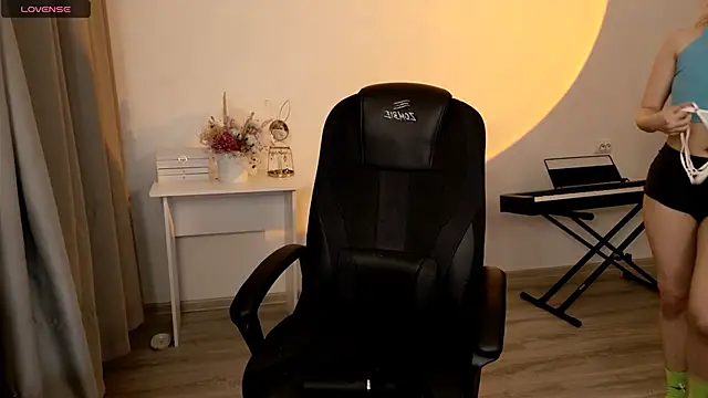 CuteYukiKun online show from 04-28-26, 12:09