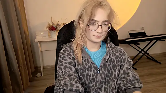 CuteYukiKun online show from 04-28-26, 05:12