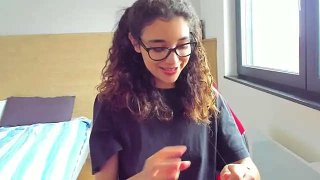 Snapshot of uniquerossie chatting on 10-11-25, 10:36 uniquerossie online show from 10-11-25, 10:36