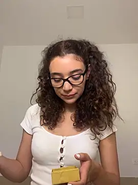 Snapshot of uniquerossie chatting on 12-04-25, 08:12 uniquerossie online show from 12-04-25, 08:12