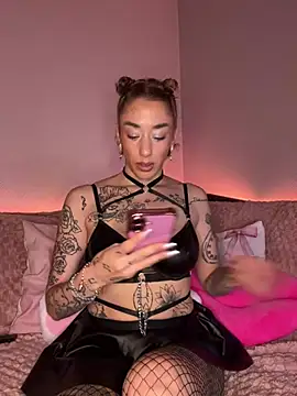 Snapshot of Chachou000 chatting on 01-27-25, 07:03 Chachou000 online show from 01-27-25, 07:03