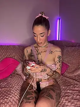 Snapshot of Chachou000 chatting on 02-19-25, 07:59 Chachou000 online show from 02-19-25, 07:59