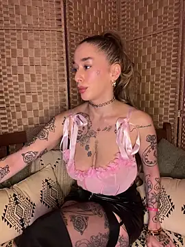 Snapshot of Chachou000 chatting on 02-20-25, 06:57 Chachou000 online show from 02-20-25, 06:57