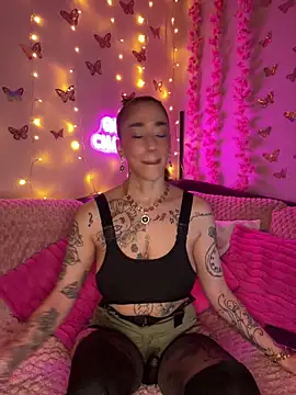 Snapshot of Chachou000 chatting on 03-17-25, 07:58 Chachou000 online show from 03-17-25, 07:58