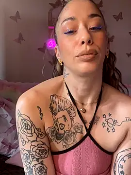 Snapshot of Chachou000 chatting on 10-29-25, 01:02 Chachou000 online show from 10-29-25, 01:02