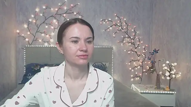 Snapshot of KaraCriegs chatting on 04-28-26, 02:27 KaraCriegs online show from 04-28-26, 02:27