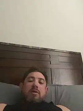 Snapshot of caliguy37 chatting on 11-28-25, 04:20 caliguy37 online show from 11-28-25, 04:20