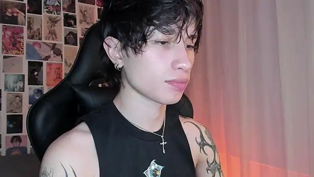 Snapshot of liamelf chatting on 12-19-24, 06:23 liamelf online show from 12-19-24, 06:23