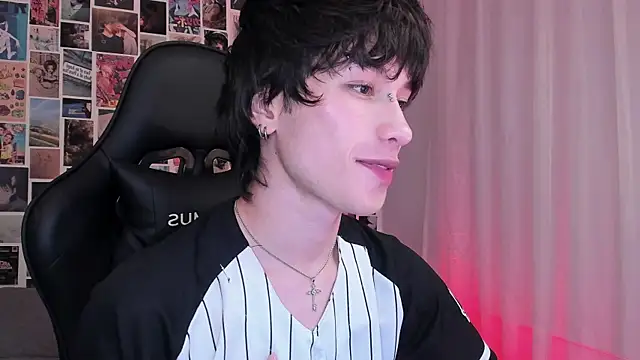 Snapshot of liamelf chatting on 01-19-25, 05:05 liamelf online show from 01-19-25, 05:05