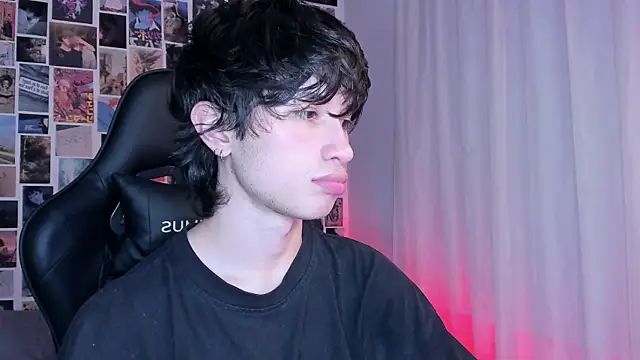 Snapshot of liamelf chatting on 02-25-25, 05:19 liamelf online show from 02-25-25, 05:19