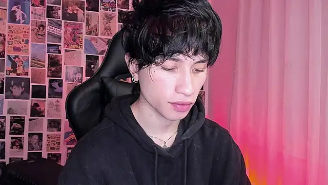 Snapshot of liamelf chatting on 10-14-25, 07:20 liamelf online show from 10-14-25, 07:20