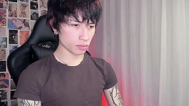 Snapshot of liamelf chatting on 10-20-25, 06:25 liamelf online show from 10-20-25, 06:25