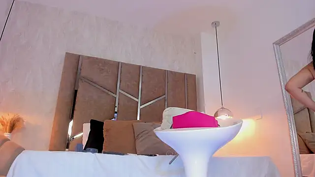 Martinaa Jones  online show from 03-06-26, 12:23