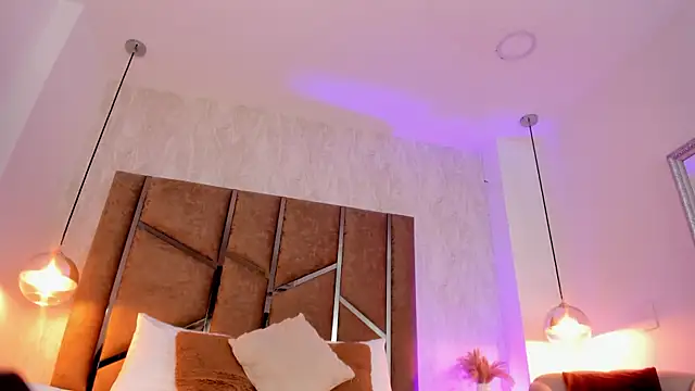 Martinaa Jones  online show from 04-25-26, 12:52