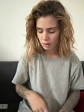 EmiliaCatalina online show from 02-07-26, 06:33